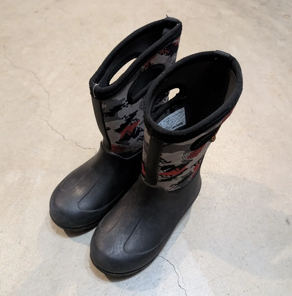 Bogs Youth 1 Black and Red Camouflage Boots